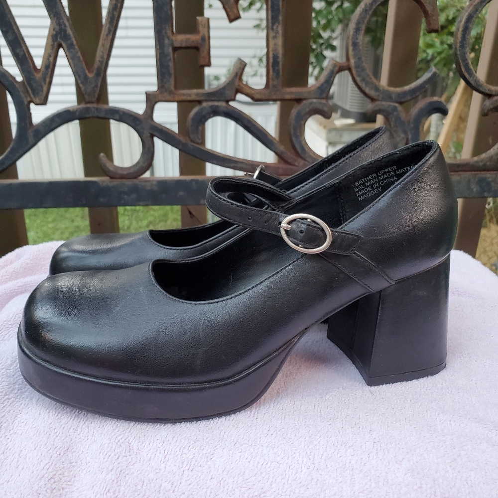 Steve Madden Black Leather Platform Mary Janes Size 6